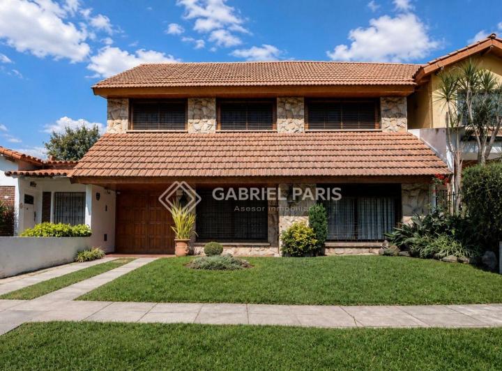 Casa · 200m² · 4 Ambientes · 1 Cochera