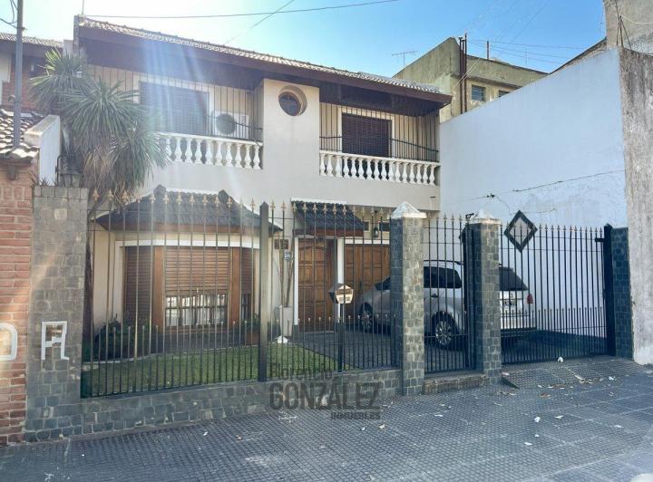 Casa · 145m² · 4 Ambientes · 3 Cocheras