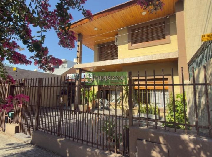 Casa · 160m² · 4 Ambientes · 3 Cocheras