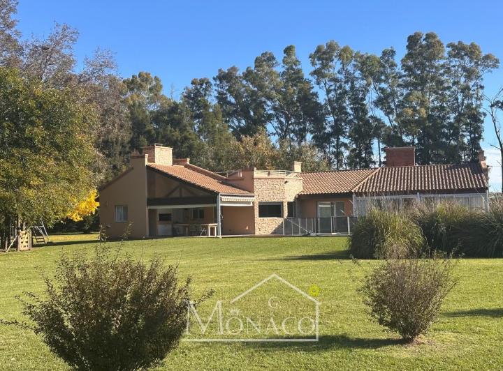 Casa · 340m² · 5 Ambientes · 2 Cocheras