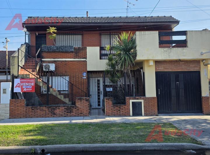 Casa · 110m² · 6 Ambientes · 2 Cocheras