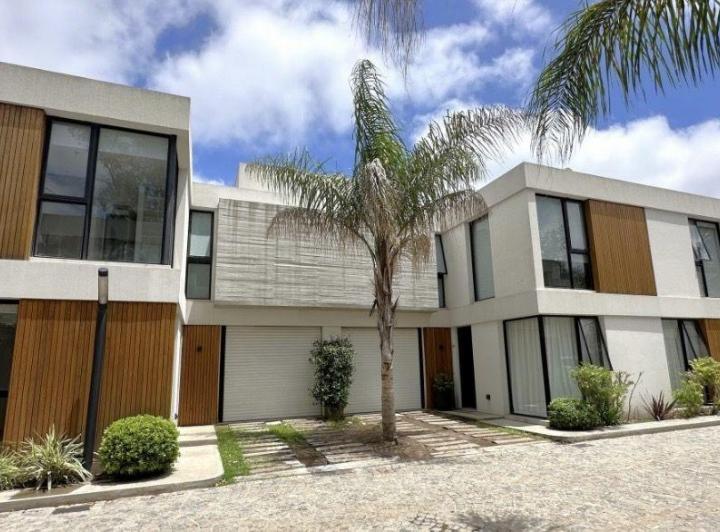 Casa · 110m² · 4 Ambientes · 2 Cocheras