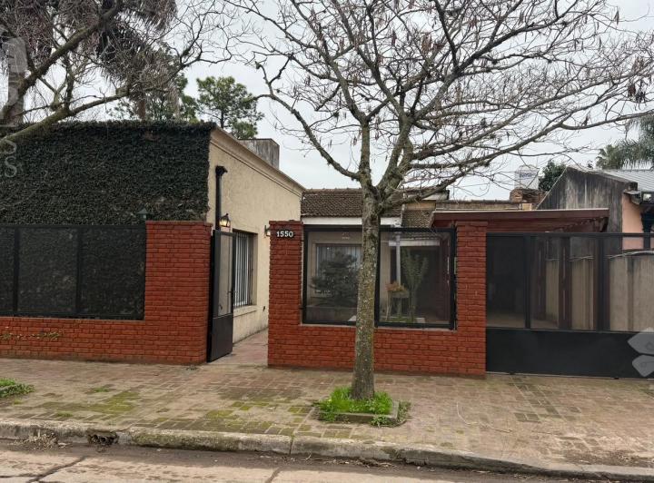 Casa · 232m² · 5 Ambientes · 3 Cocheras