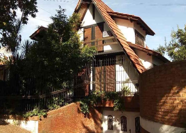 Casa · 180m² · 4 Ambientes · 1 Cochera