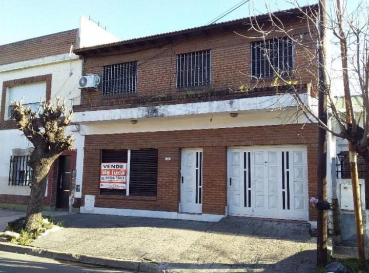 Casa · 110m² · 5 Ambientes · 1 Cochera
