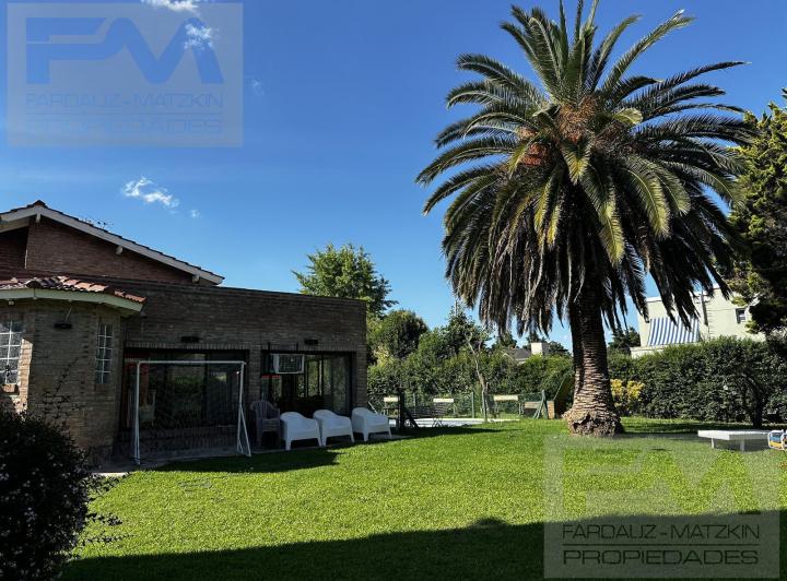Casa · 220m² · 5 Ambientes