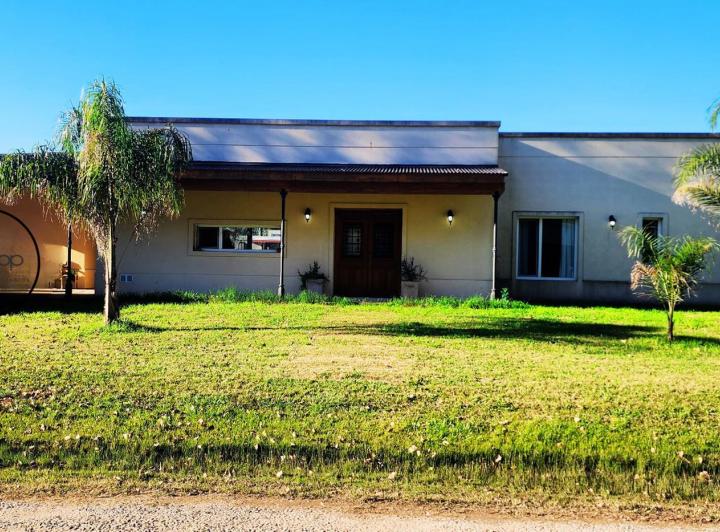 Casa · 200m² · 4 Dormitorios · 2 Cocheras