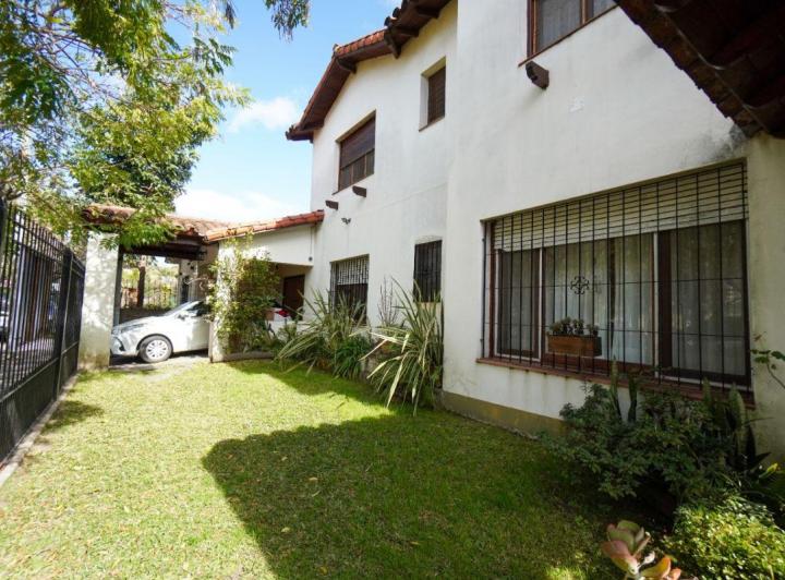 Casa · 215m² · 7 Ambientes · 2 Cocheras