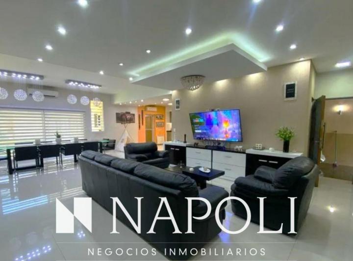 Casa · 274m² · 7 Ambientes · 3 Cocheras