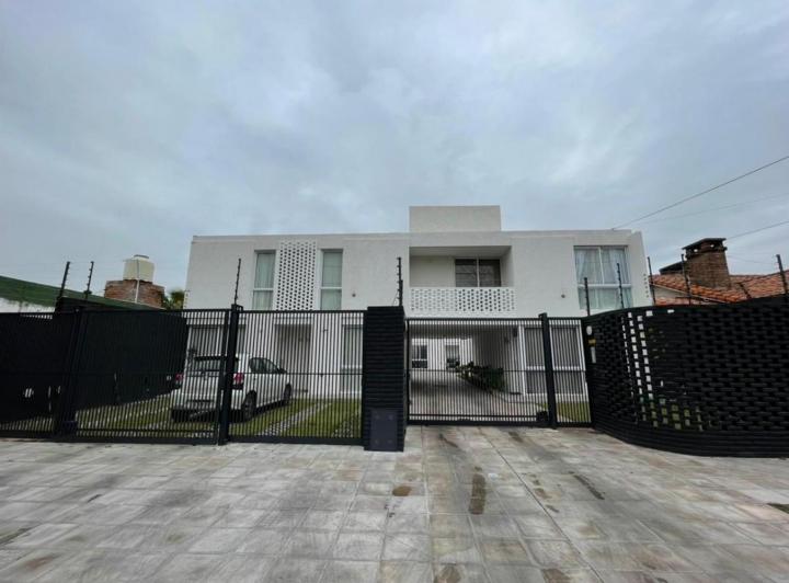 Casa · 79m² · 3 Ambientes · 1 Cochera