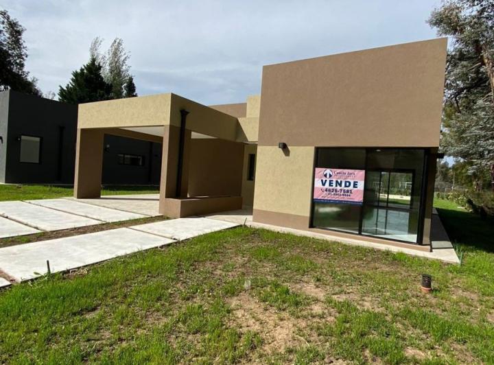 Casa · 160m² · 4 Ambientes · 2 Cocheras