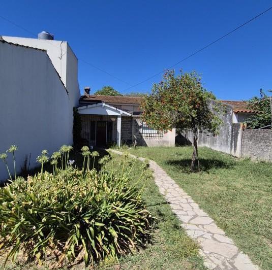Casa · 80m² · 3 Ambientes · 2 Cocheras