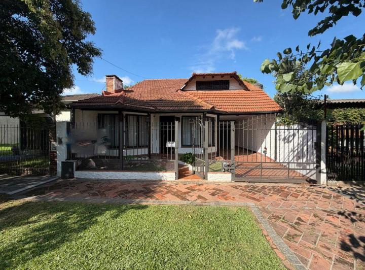 Casa · 190m² · 4 Ambientes · 2 Cocheras