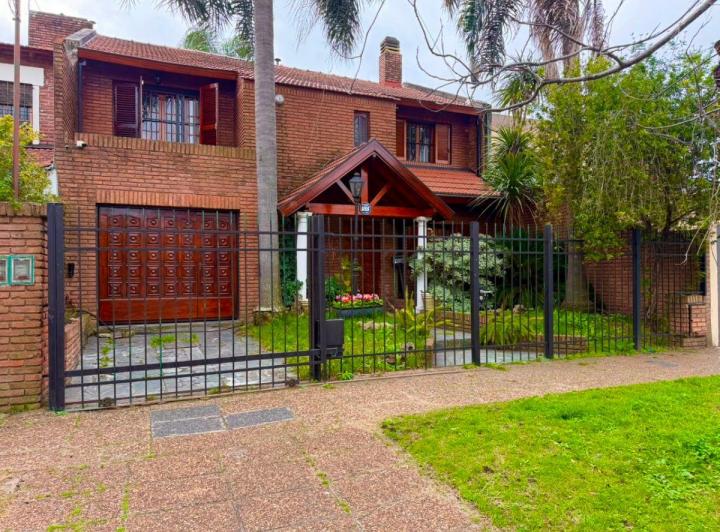 Casa · 190m² · 4 Ambientes · 1 Cochera
