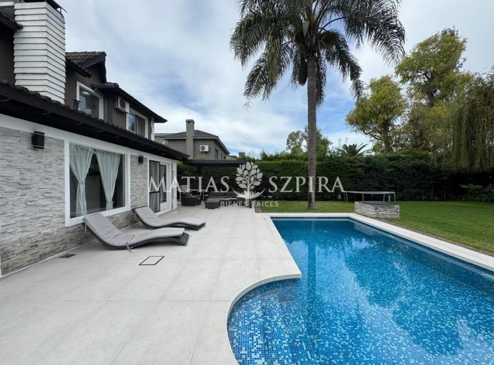 Casa · 192m² · 4 Ambientes · 2 Cocheras