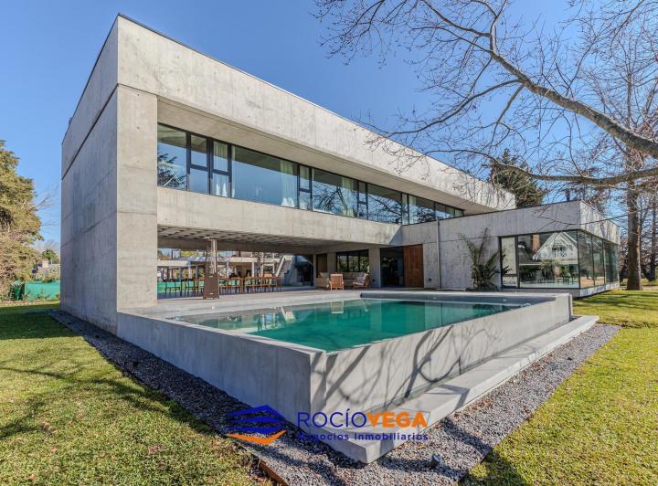 Casa · 700m² · 5 Ambientes