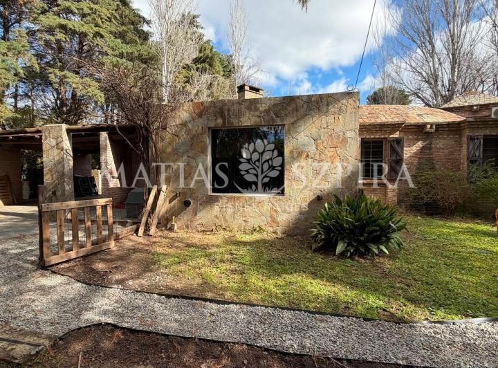 Casa · 240m² · 5 Ambientes · 4 Cocheras