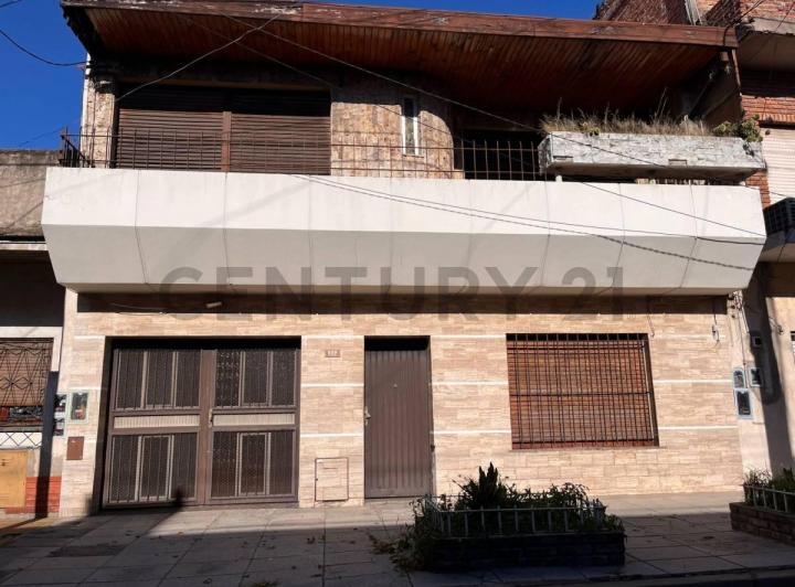 Casa · 180m² · 5 Ambientes