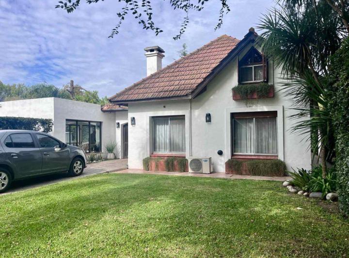 Casa · 152m² · 4 Ambientes · 3 Cocheras