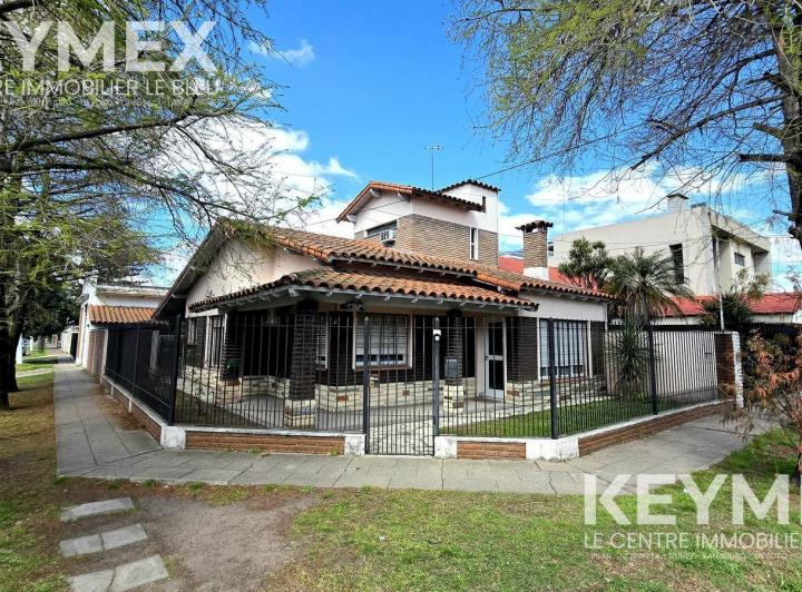 Casa · 197m² · 4 Ambientes · 2 Cocheras