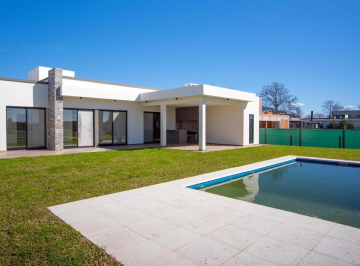 Casa · 170m² · 5 Ambientes · 4 Cocheras