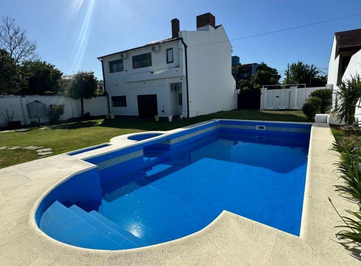 Casa · 278m² · 4 Dormitorios · 1 Cochera