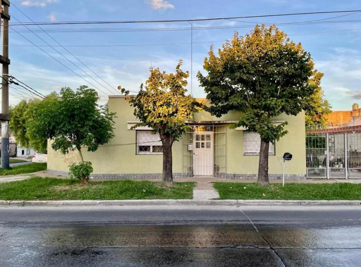 Casa · 80m² · 3 Ambientes · 2 Cocheras
