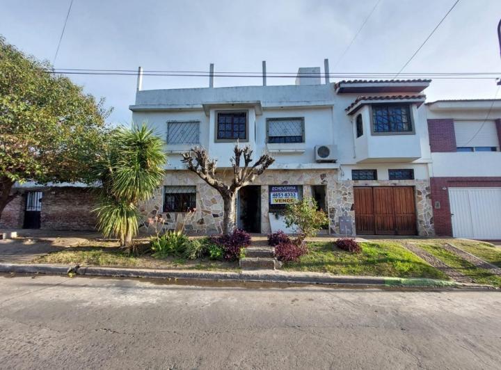 Casa · 297m² · 7 Ambientes · 1 Cochera