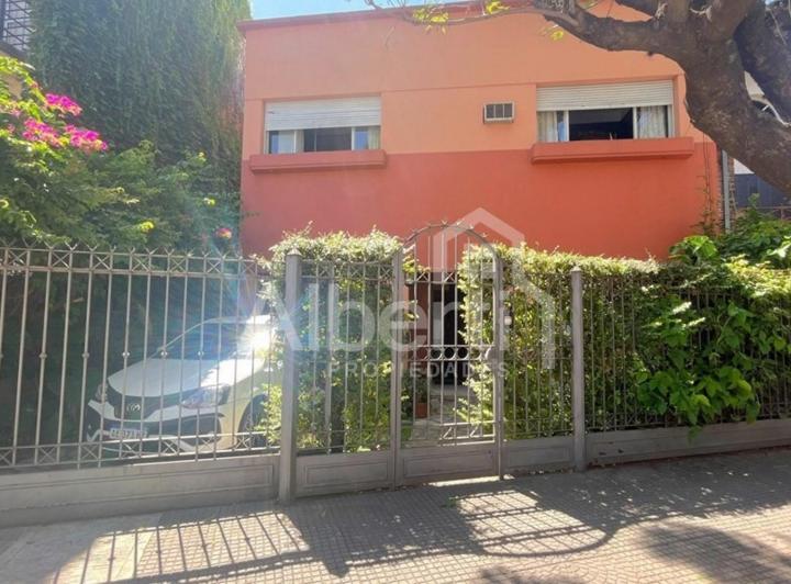 Casa · 217m² · 7 Ambientes · 1 Cochera