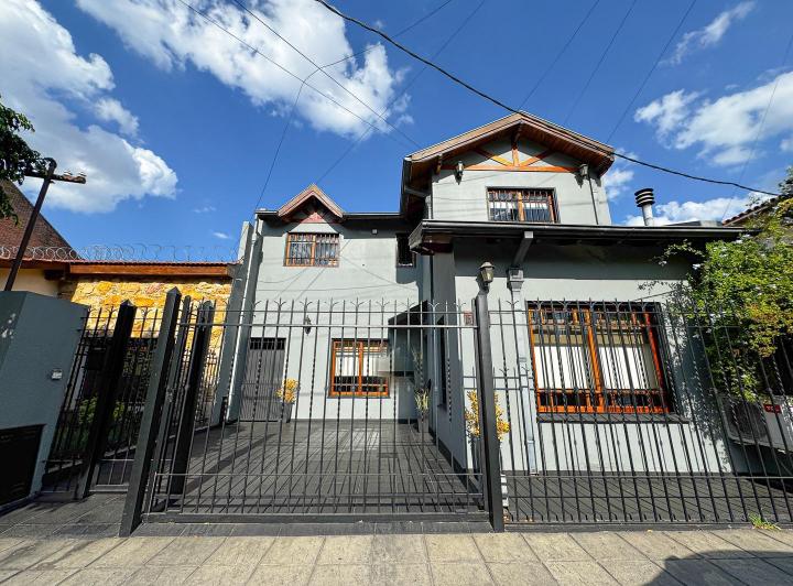 Casa · 135m² · 4 Ambientes · 1 Cochera
