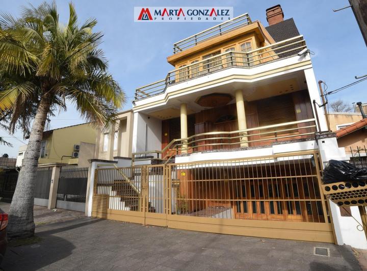 Casa · 730m² · 6 Ambientes · 3 Cocheras
