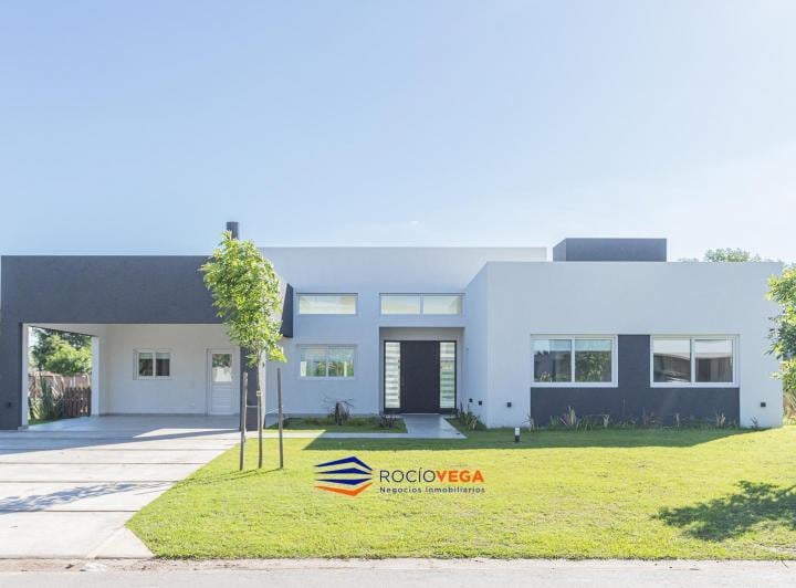 Casa · 215m² · 7 Ambientes · 2 Cocheras