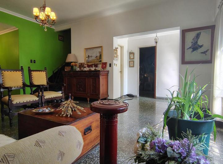 Casa · 212m² · 5 Ambientes · 1 Cochera