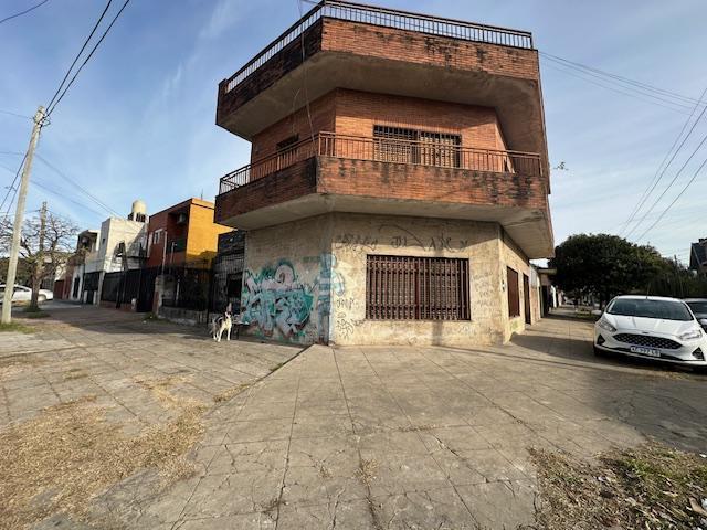 Casa · 293m² · 8 Ambientes · 1 Cochera