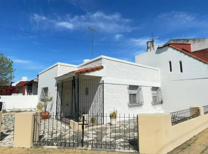 Casa · 229m² · 7 Ambientes · 2 Cocheras