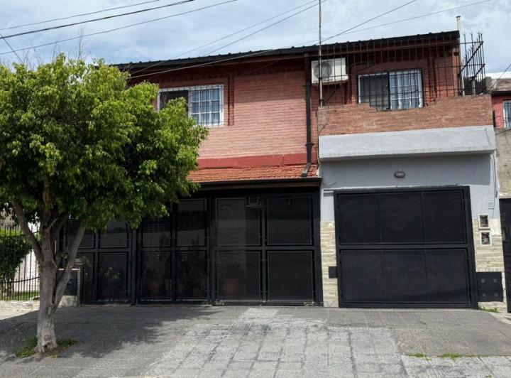Casa · 202m² · 5 Ambientes · 1 Cochera