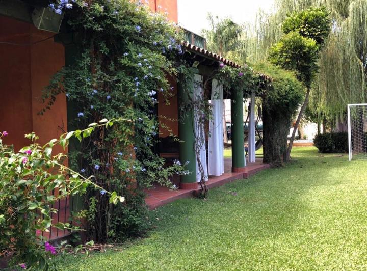 Casa · 420m² · 5 Ambientes · 4 Cocheras