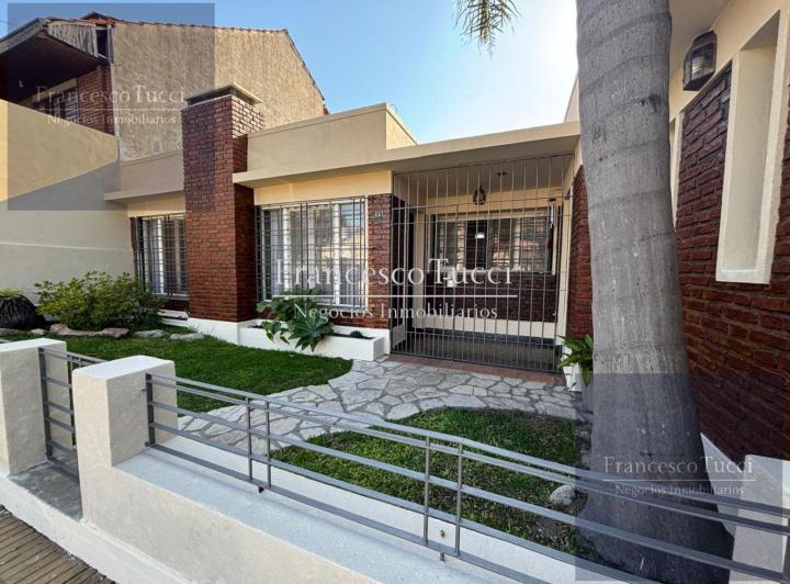 Casa · 155m² · 4 Ambientes · 2 Cocheras