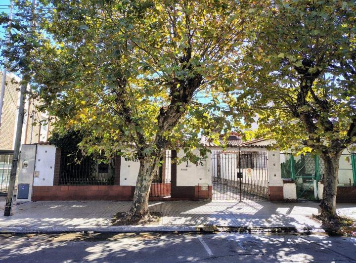 Casa · 200m² · 4 Ambientes · 2 Cocheras