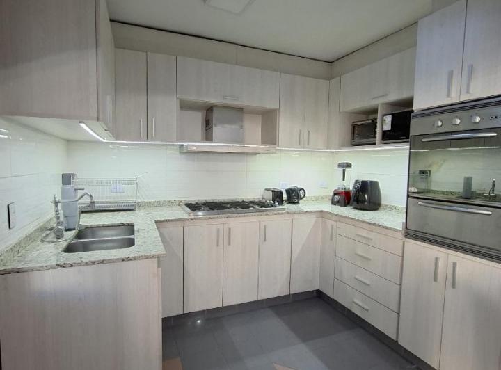 Casa · 230m² · 5 Ambientes · 2 Cocheras