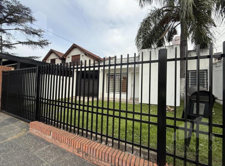 Casa · 180m² · 4 Ambientes · 2 Cocheras