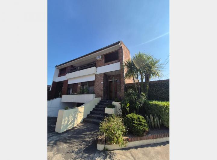 Casa · 120m² · 4 Ambientes · 2 Cocheras