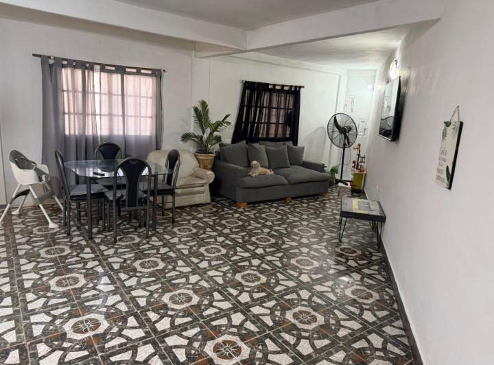 Casa · 212m² · 5 Ambientes · 2 Cocheras
