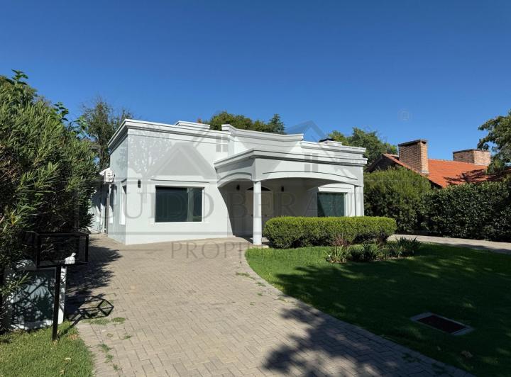 Casa · 168m² · 4 Ambientes · 1 Cochera
