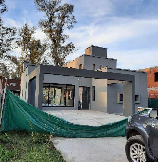Casa · 166m² · 4 Ambientes · 2 Cocheras