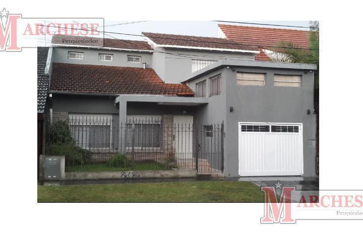 Casa · 230m² · 6 Ambientes · 1 Cochera