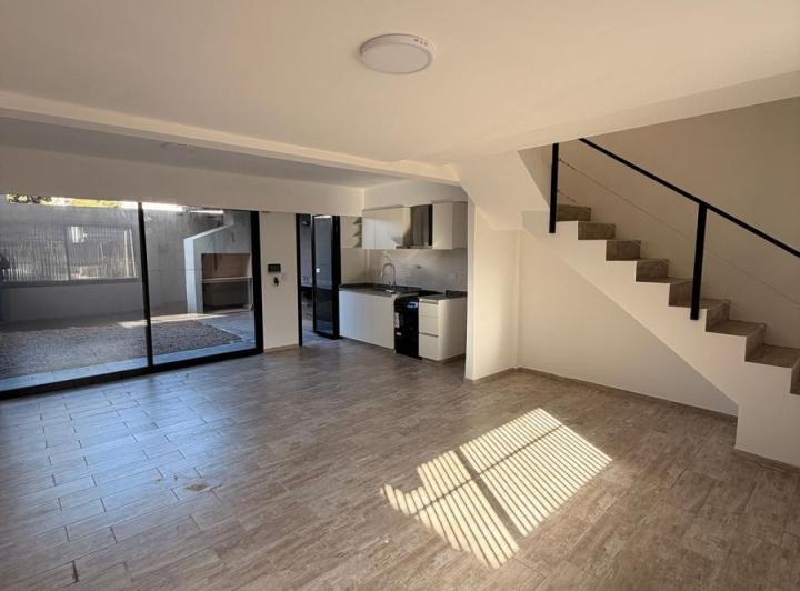 Casa · 176m² · 5 Ambientes · 1 Cochera
