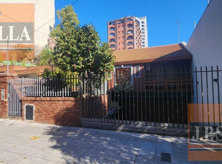 Casa · 232m² · 4 Ambientes · 2 Cocheras