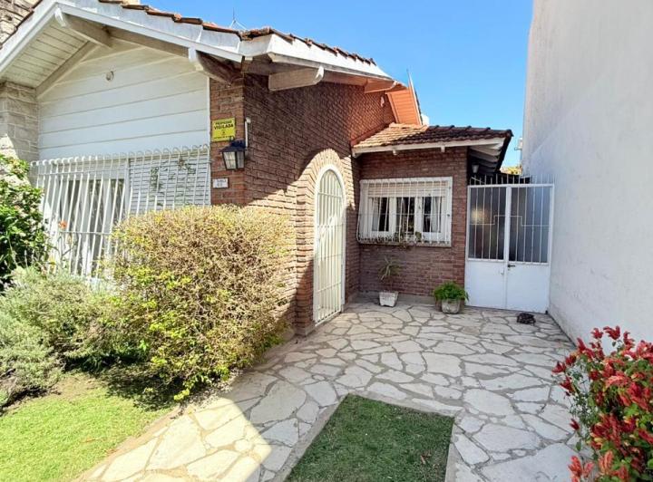 Casa · 100m² · 3 Ambientes · 1 Cochera