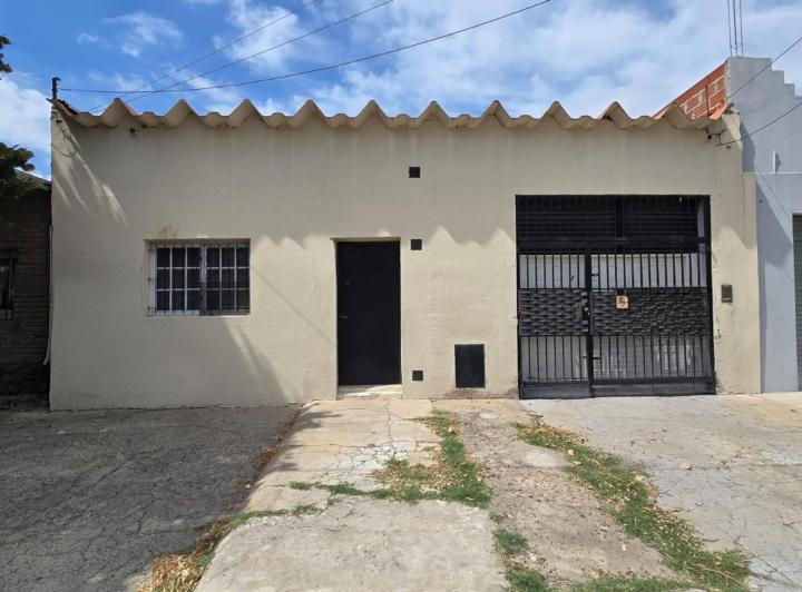 Casa · 250m² · 5 Ambientes · 3 Cocheras